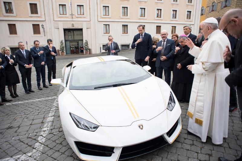 Lamborghini Huracan | les photos officielles de la voiture du Pape